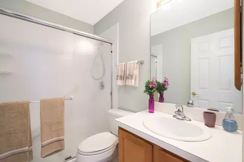 Bath - 876 Dandridge Ct, Elgin, IL 60120 photo 5 of 5