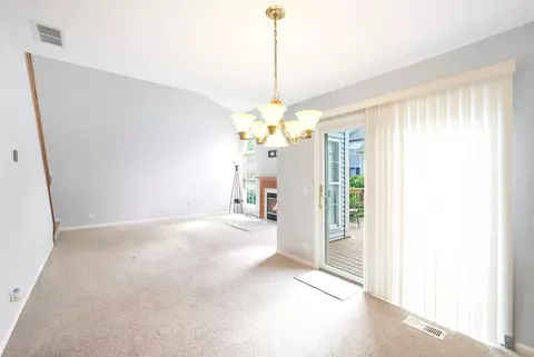 Living - 876 Dandridge Ct, Elgin, IL 60120 photo 4 of 6