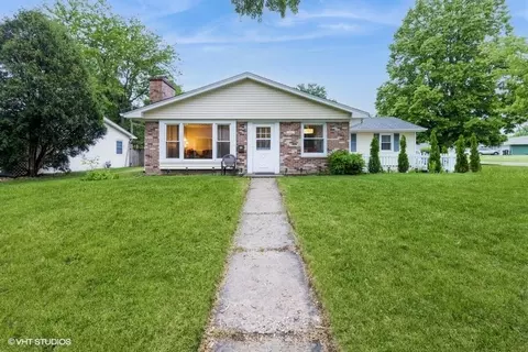 25 Knollwood Dr, Montgomery, IL 60538