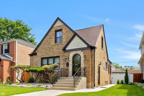 Exterior - 10407 S Artesian Ave, Chicago, IL 60655 photo 2 of 6