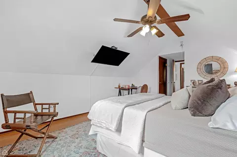 Bedroom - 10407 S Artesian Ave, Chicago, IL 60655 photo 3 of 6