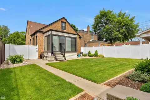 Exterior - 10407 S Artesian Ave, Chicago, IL 60655 photo 5 of 6