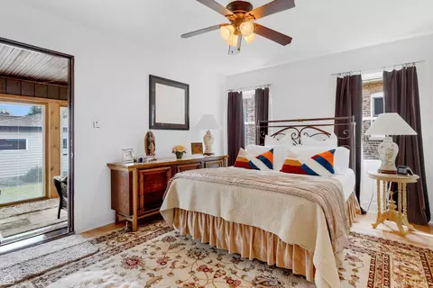Bedroom - 10407 S Artesian Ave, Chicago, IL 60655 photo 1 of 6