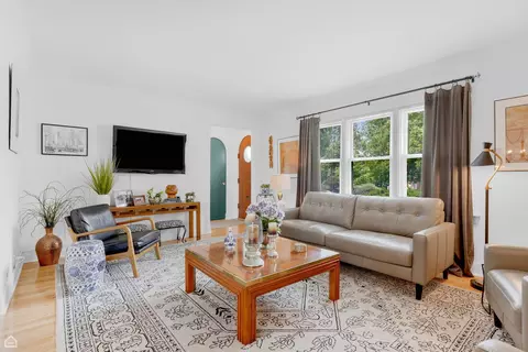 Living - 10407 S Artesian Ave, Chicago, IL 60655 photo 3 of 6