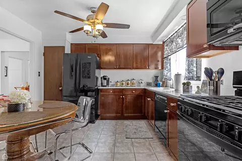 Kitchen - 10407 S Artesian Ave, Chicago, IL 60655 photo 2 of 2