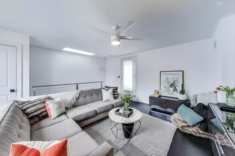 Living - 335 E Cullerton St, Chicago, IL 60616 photo 4 of 4