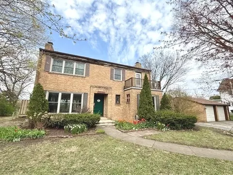 1027 Dekalb Ave, Sycamore, IL 60178