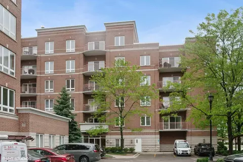 819 S Graceland Ave #208, Des Plaines, IL 60016