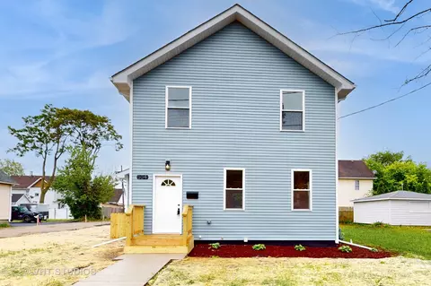 Exterior - 554 E Jackson St, Joliet, IL 60432 photo 2 of 5