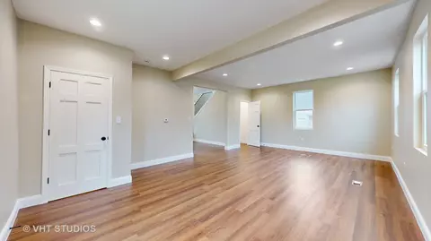 Living - 554 E Jackson St, Joliet, IL 60432 photo 1 of 3