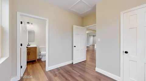 Entry Way - 554 E Jackson St, Joliet, IL 60432 photo 1 of 1