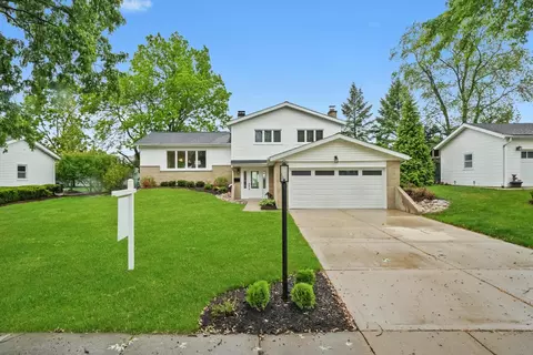 921 Cherokee Dr, Darien, IL 60561