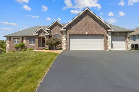 13084 Deer Xing, Roscoe, IL 61073