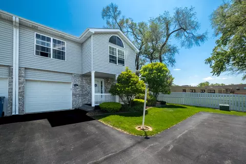 5239 Diamond Dr #B, Oak Forest, IL 60452