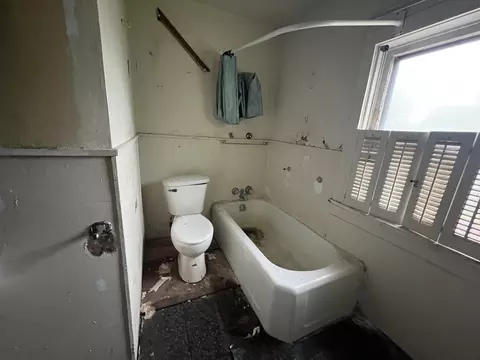 Bath - Undisclosed, Kankakee, IL 60901 photo 3 of 3