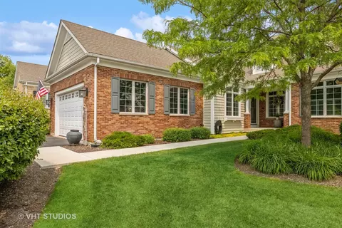 4224 Weatherstone Rd, Crystal Lake, IL 60014