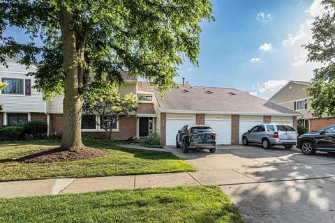 143 W Fabish Dr #143, Buffalo Grove, IL 60089