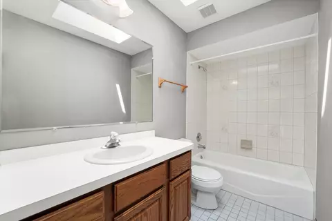 Bath - Undisclosed, Oak Forest, IL 60452 photo 5 of 5