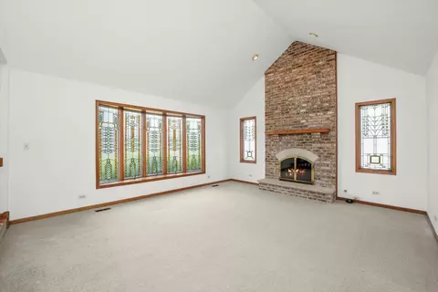 Living - Undisclosed, Oak Forest, IL 60452 photo 4 of 5