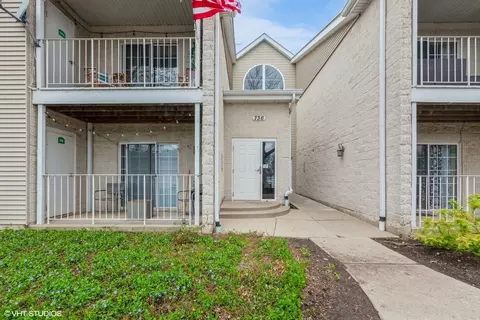 736 N Gary Ave #208, Carol Stream, IL 60188