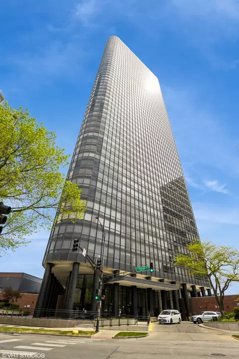 5415 N Sheridan Rd #1504, Chicago, IL 60640