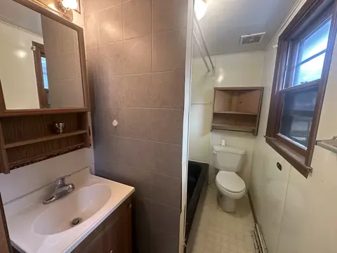 Bath - 107 W South St, Morrison, IL 61270 photo 1 of 2