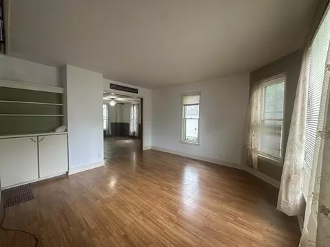 Living - 107 W South St, Morrison, IL 61270 photo 3 of 6