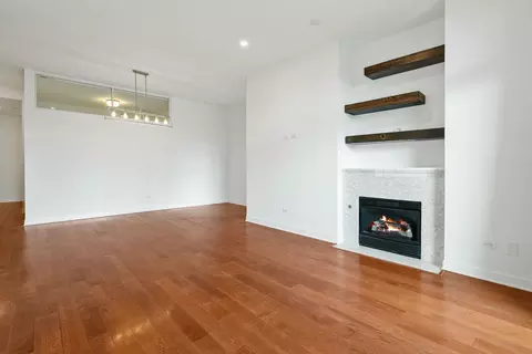 Living - Undisclosed, Chicago, IL 60657 photo 3 of 5