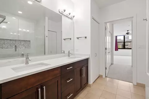 Bath - Undisclosed, Chicago, IL 60657 photo 2 of 4