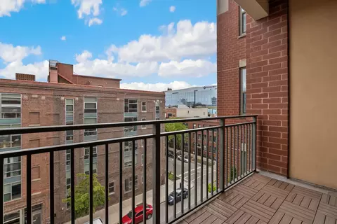 Exterior - Undisclosed, Chicago, IL 60657 photo 3 of 4