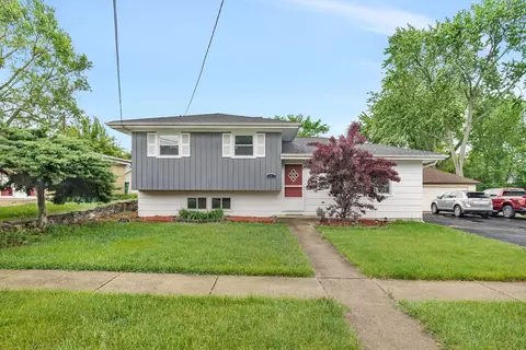 8 Eureka St, Lemont, IL 60439