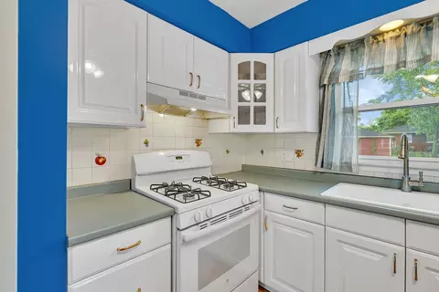 Kitchen - 8 Eureka St, Lemont, IL 60439 photo 3 of 5