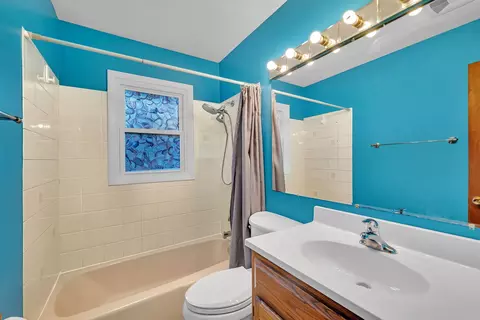 Bath - 8 Eureka St, Lemont, IL 60439 photo 1 of 1