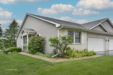 215 Julie Ln, Hampshire, IL 60140