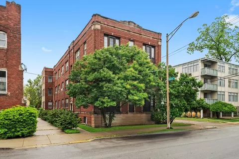 213 N Marion St #1C, Oak Park, IL 60302