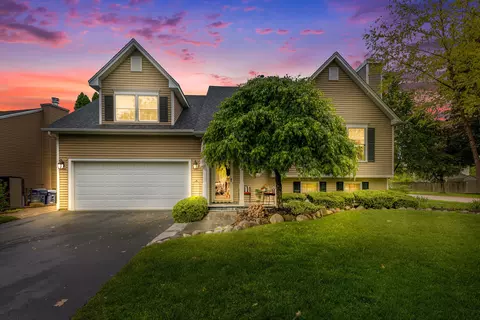 1714 Larson Ave, Saint Charles, IL 60174