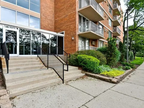 2211 S Highland Ave #1B, Lombard, IL 60148
