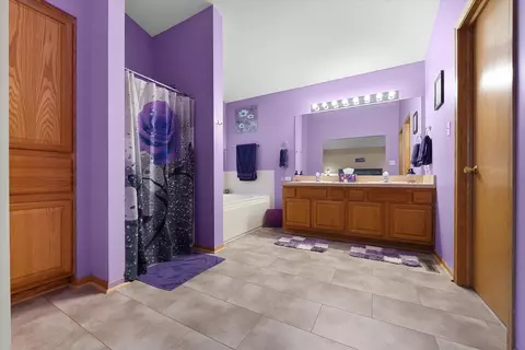 Bath - 1508 Parkside Dr, Plainfield, IL 60586 photo 3 of 3