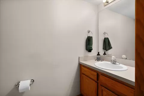 Bath - 1508 Parkside Dr, Plainfield, IL 60586 photo 1 of 3