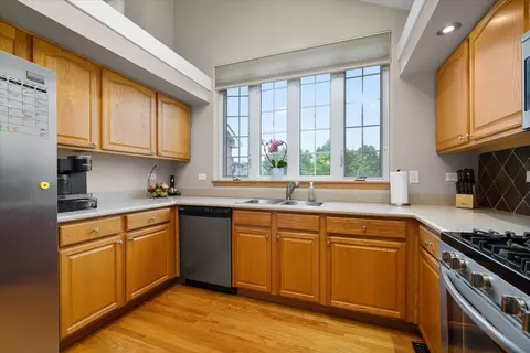 Kitchen - 1508 Parkside Dr, Plainfield, IL 60586 photo 2 of 3