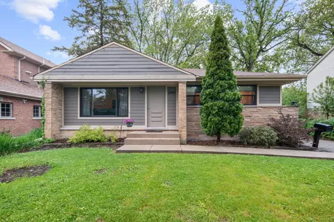 1000 Meadow Rd, Northbrook, IL 60062
