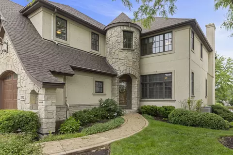 2110 Lillian Ln, Lisle, IL 60532