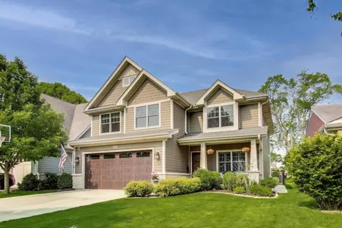 212 S Wa Pella Ave, Mount Prospect, IL 60056