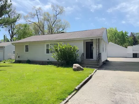 501 Rand Dr, Mchenry, IL 60051