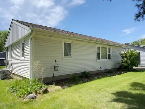 501 Rand Dr, Mchenry, IL 60051 photo 2
