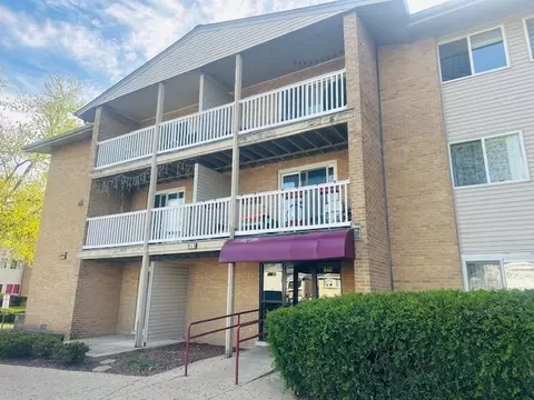 940 Beau Dr #111, Des Plaines, IL 60016