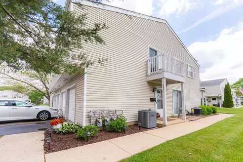 335 Marcia Ct #D, Bartlett, IL 60103