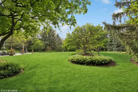 Exterior - 770 E Westminster Rd, Lake Forest, IL 60045 photo 3 of 8