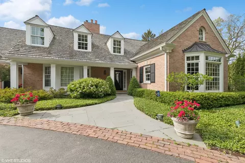 Exterior - 770 E Westminster Rd, Lake Forest, IL 60045 photo 2 of 8