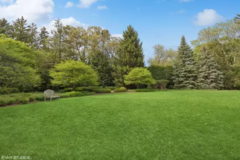 Exterior - 770 E Westminster Rd, Lake Forest, IL 60045 photo 4 of 8